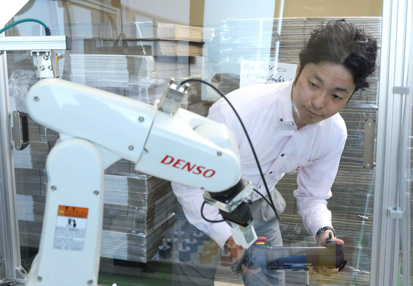 物流業界の人的リスクを省人化機器で解決